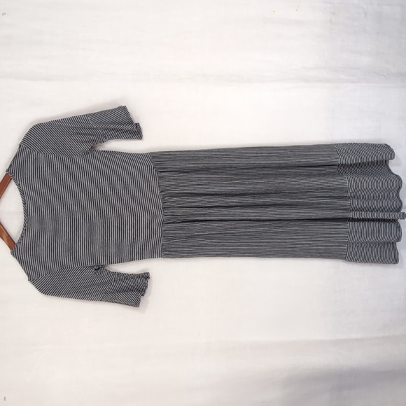 Forever Rose Black Grey Striped Midi Dress Scoop Neck Short Sleeve Size Small - Picture 5 of 5